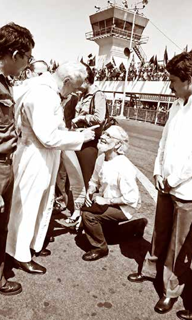 Encuentro de Ernesto Cardenal con el papa Juan Pablo II, el 4 de marzo de 1983 en Managua
