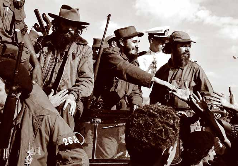 Entrada a la capital de la caravana rebelde encabezada por los comandantes Fidel Castro, Camilo Cienfuegos y Hubert Matos.