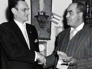 José Ignacio Rivero, último director del Diario de la Marina, y Gastón Baquero. 1960.