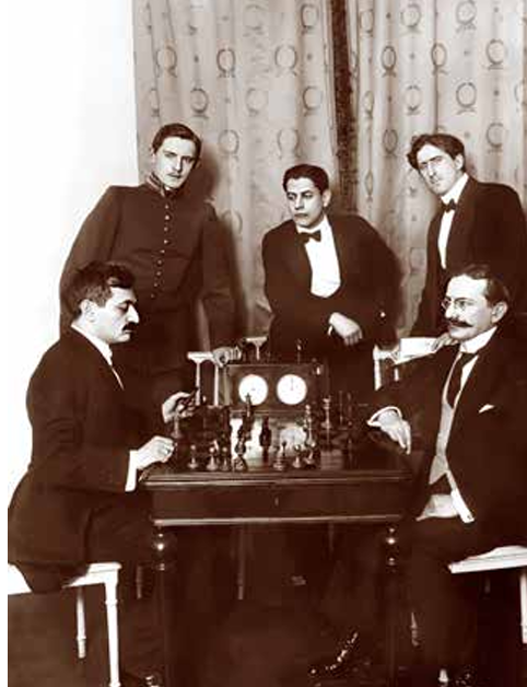 Los cinco grandes de San Petersburgo 1914. De izquierda a derecha, Emanuel Lasker (campeón mundial), Alexander Alekhine, Capablanca, Frank Marshall y Siegbert Tarrasch.