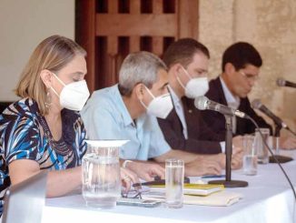 Panelistas participantes. De izquierda a derecha: Ana María Álvarez-Tabío Albo, Mario A. Rivero Errico, Yasmany Ibaldo Pérez Marañón y Nelson O. Crespo Roque (moderador).