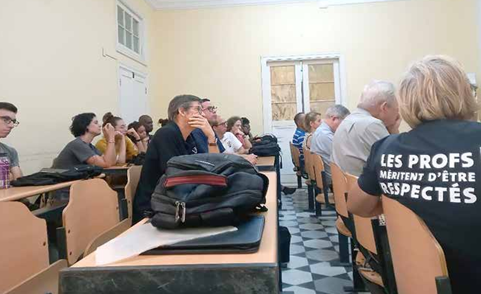 Público asistente al encuentro de «En Diálogo».