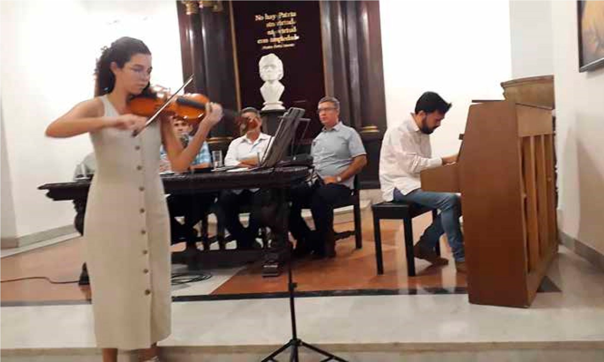 Velada cultural de «En Diálogo» con el Dúo Cora: Rocío Mezerene (violín) y Ramón Leyva (piano)