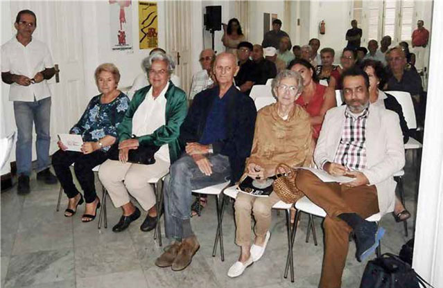 Rafael Morante, al centro. A su izquierda su esposa, la editora Teté Blanco y el autor de este artículo.