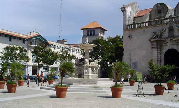 Plaza de San Francisco en el siglo XIX y en la actualidad.