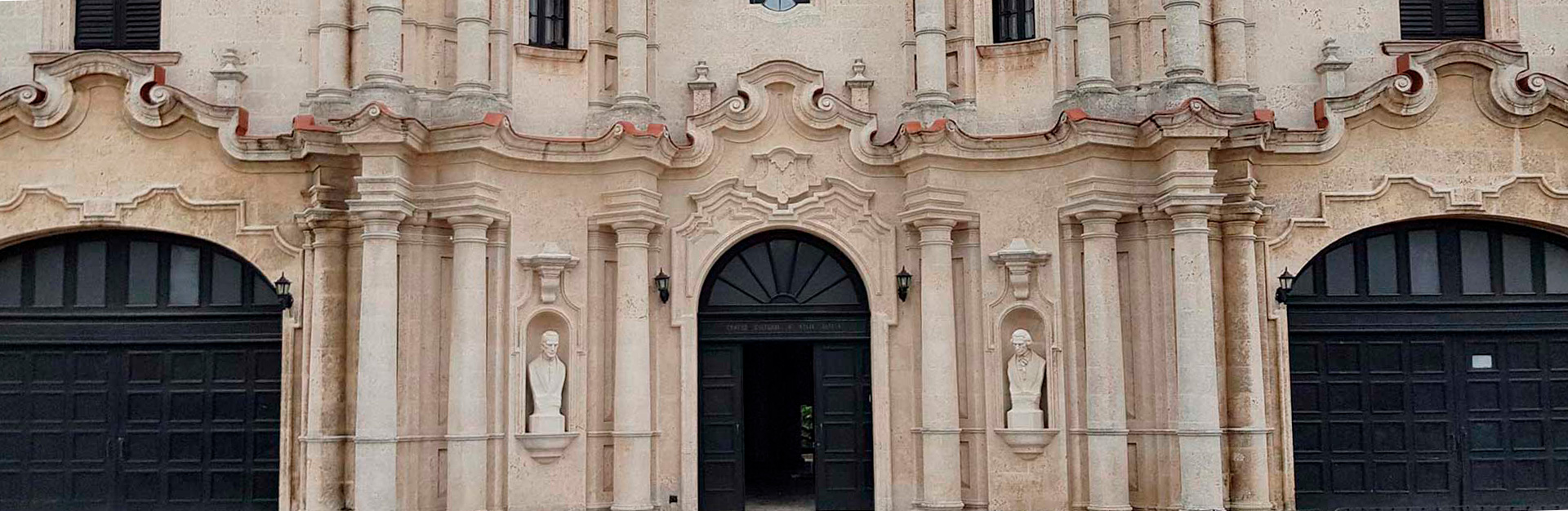 Fachada del Centro Cultural Padre Félix Varela Fachada del Centro Cultural Padre Félix Varela